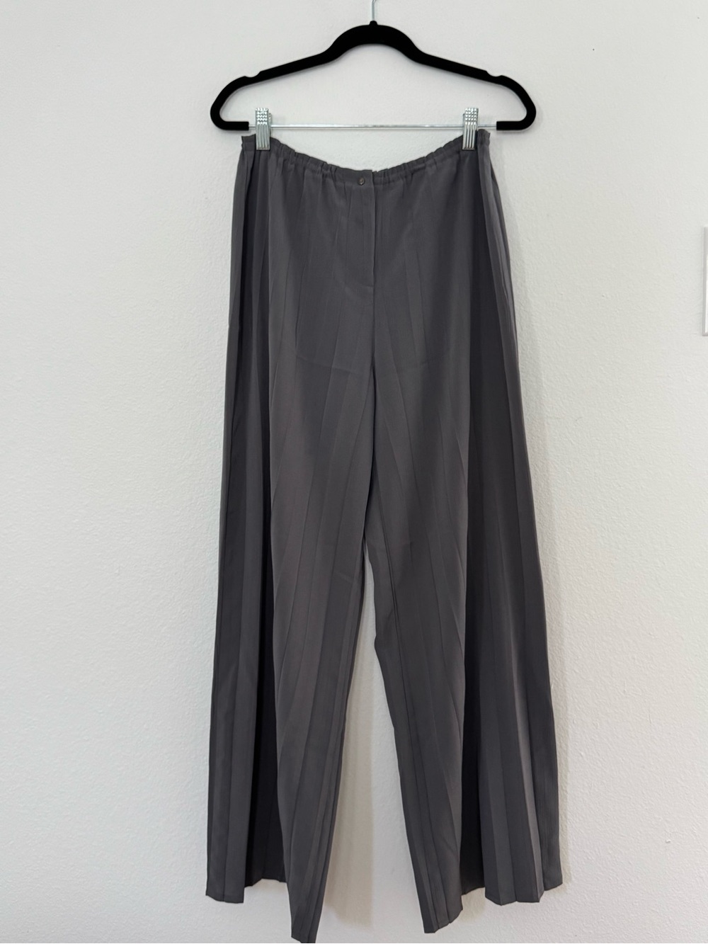 Wide-Leg Pleated Gray Women’s Pants